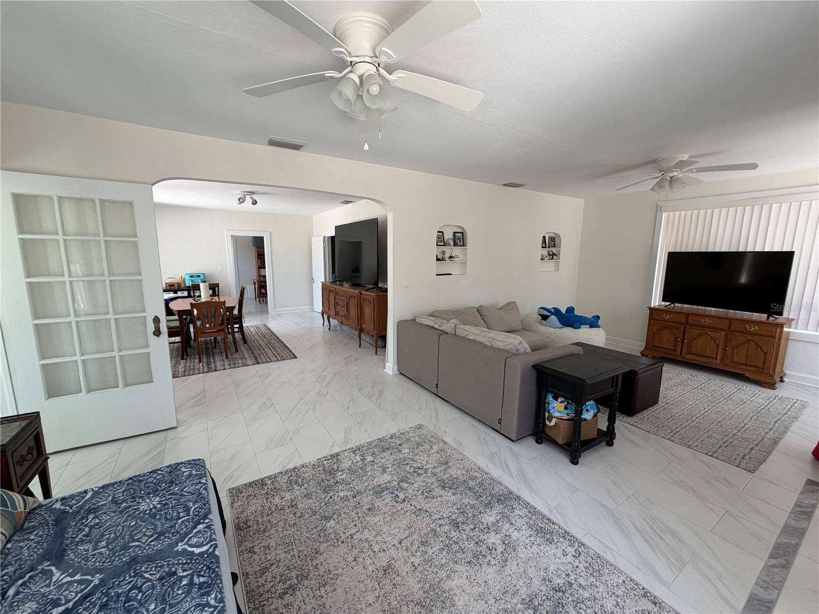 850 MANDALAY AVE, CLEARWATER BEACH, FL — photo 4