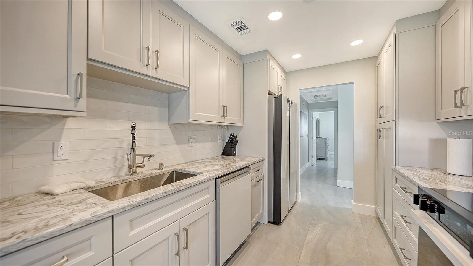 131 WHISPERING SANDS CIR #V33, SARASOTA, FL — photo 18