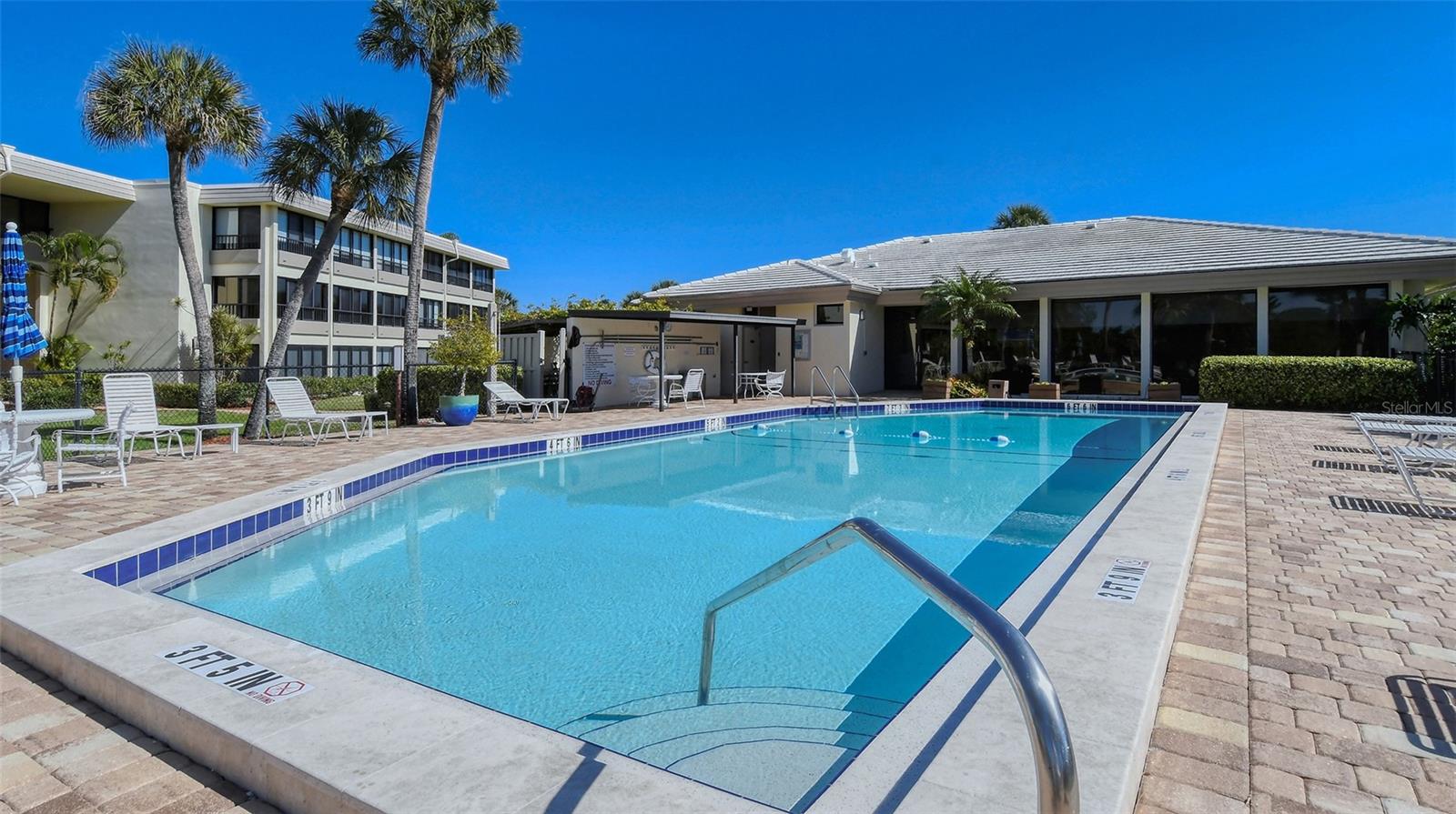 131 WHISPERING SANDS CIR #V33, SARASOTA, FL — photo 47