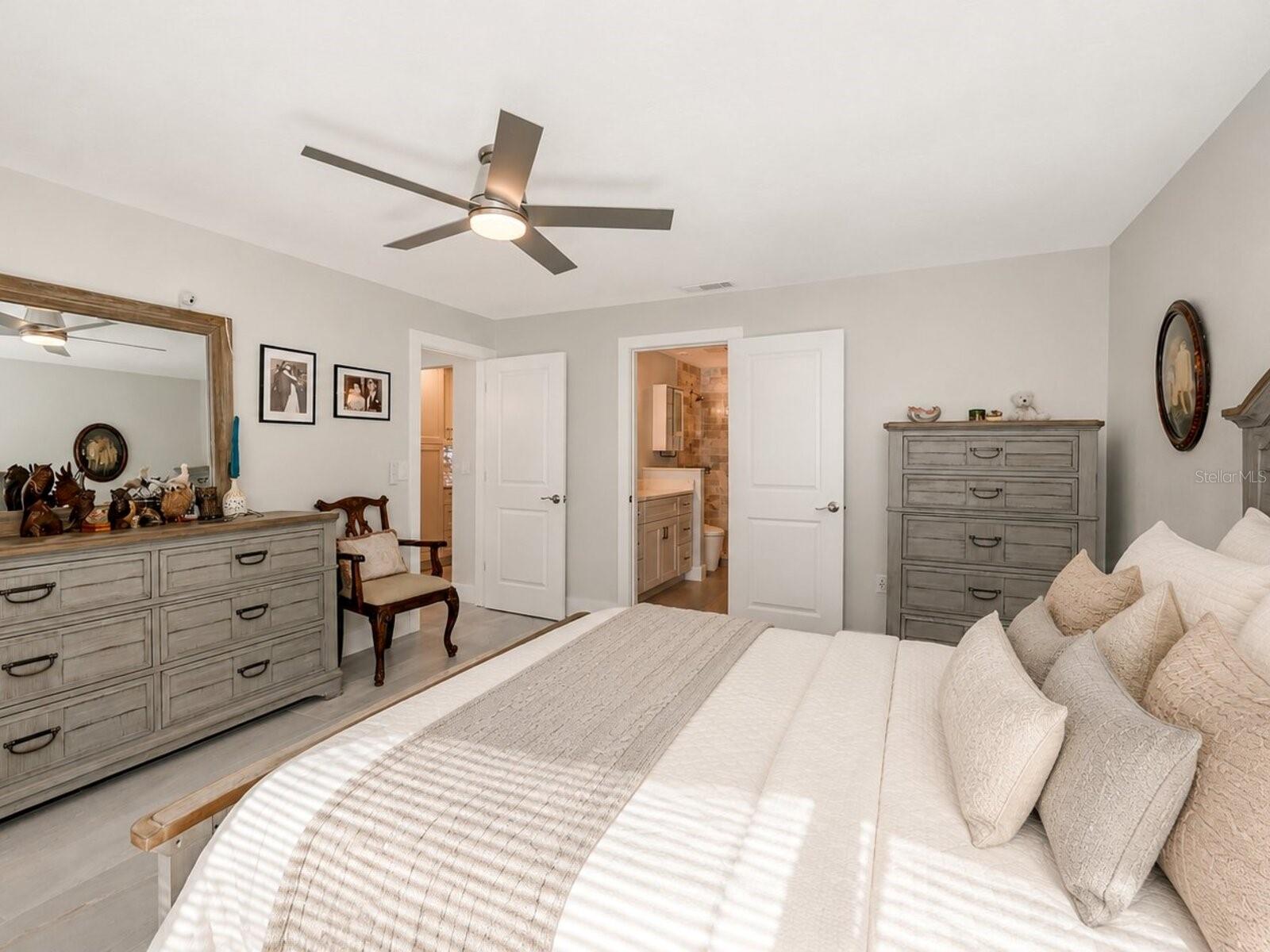 131 WHISPERING SANDS CIR #V33, SARASOTA, FL — photo 23