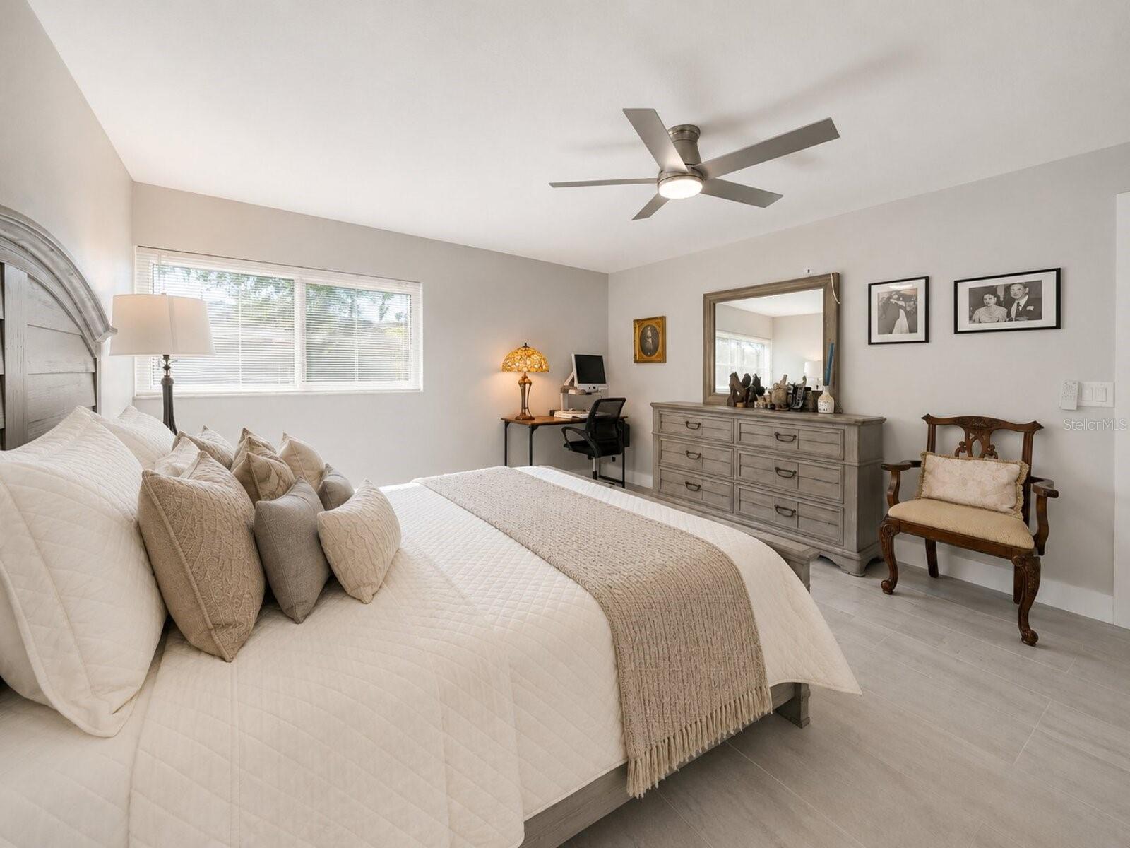 131 WHISPERING SANDS CIR #V33, SARASOTA, FL — photo 24