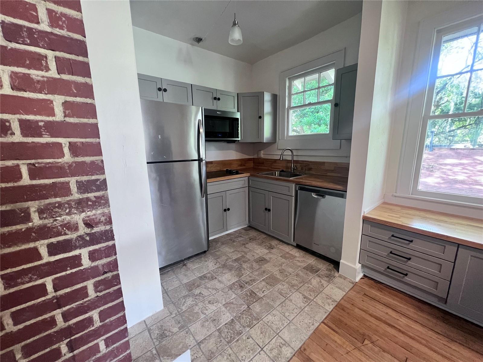 204 NW 3RD ST, GAINESVILLE, FL — photo 2