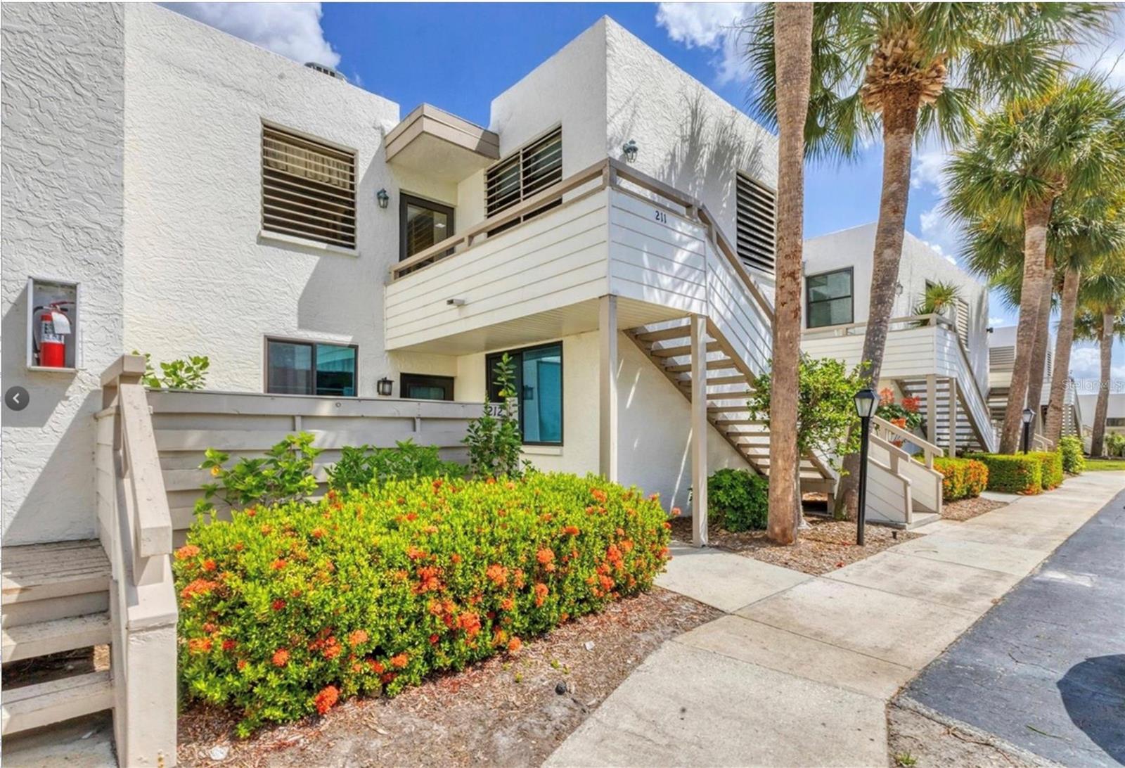 211 LAKEWOOD DR #211, BRADENTON, FL