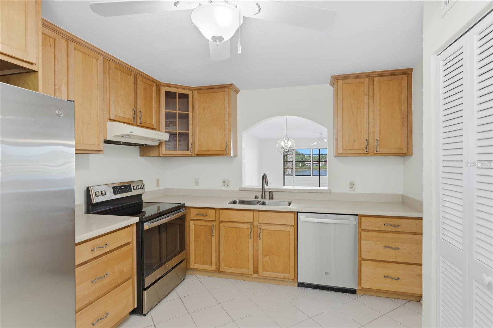 211 LAKEWOOD DR #211, BRADENTON, FL — photo 2