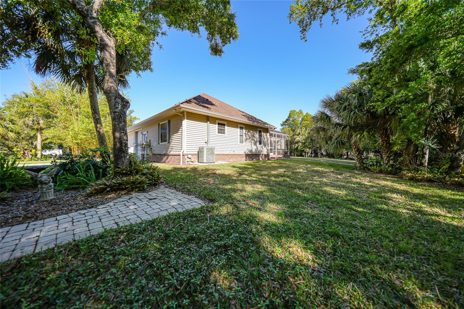 12222 SW AUSTIN AVE, LAKE SUZY, FL — photo 49