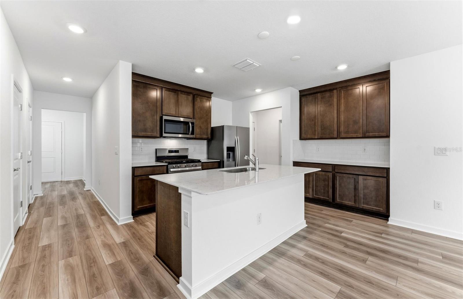 33452 BINDING TIES LN, WESLEY CHAPEL, FL — photo 3