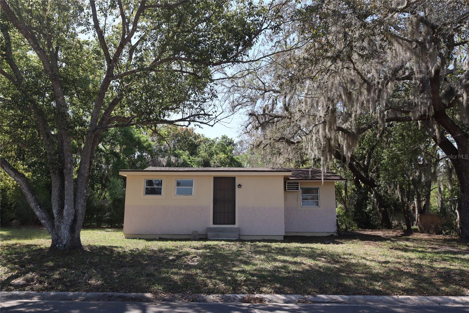 2024 DIXIE AVE, EUSTIS, FL — photo 4