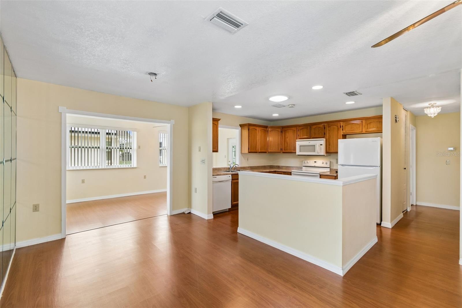 8105 CASUARINA DR, PORT RICHEY, FL — photo 9