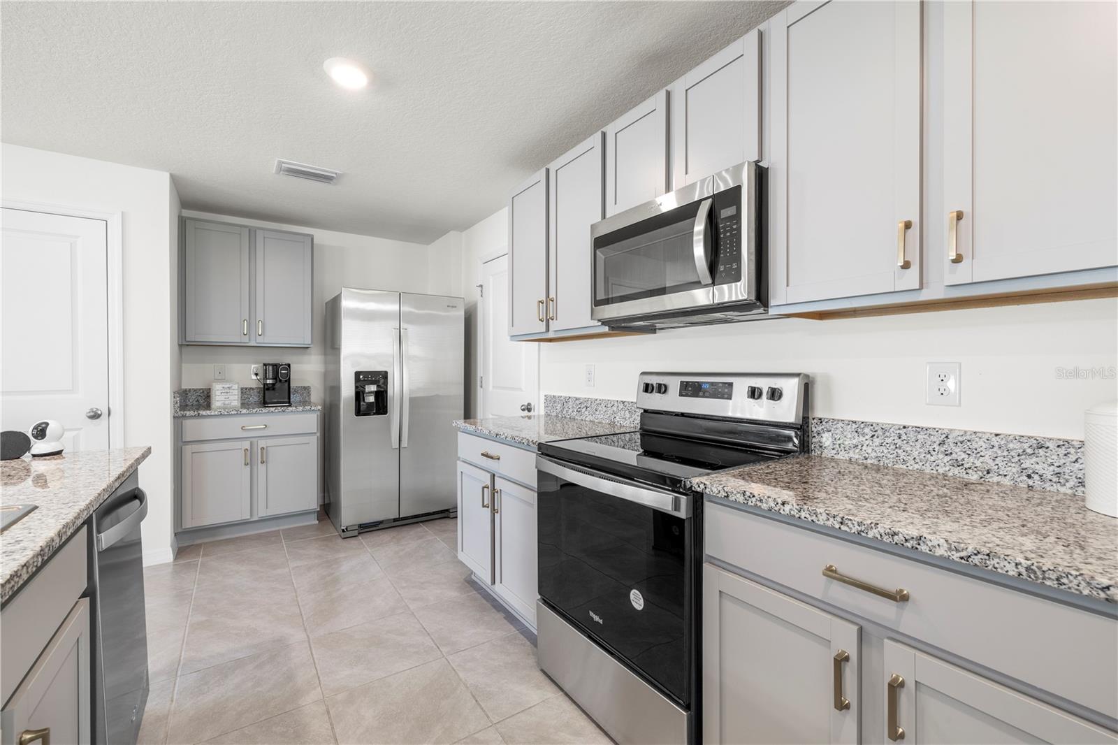 37247 KINGS CROWN DR, ZEPHYRHILLS, FL — photo 5