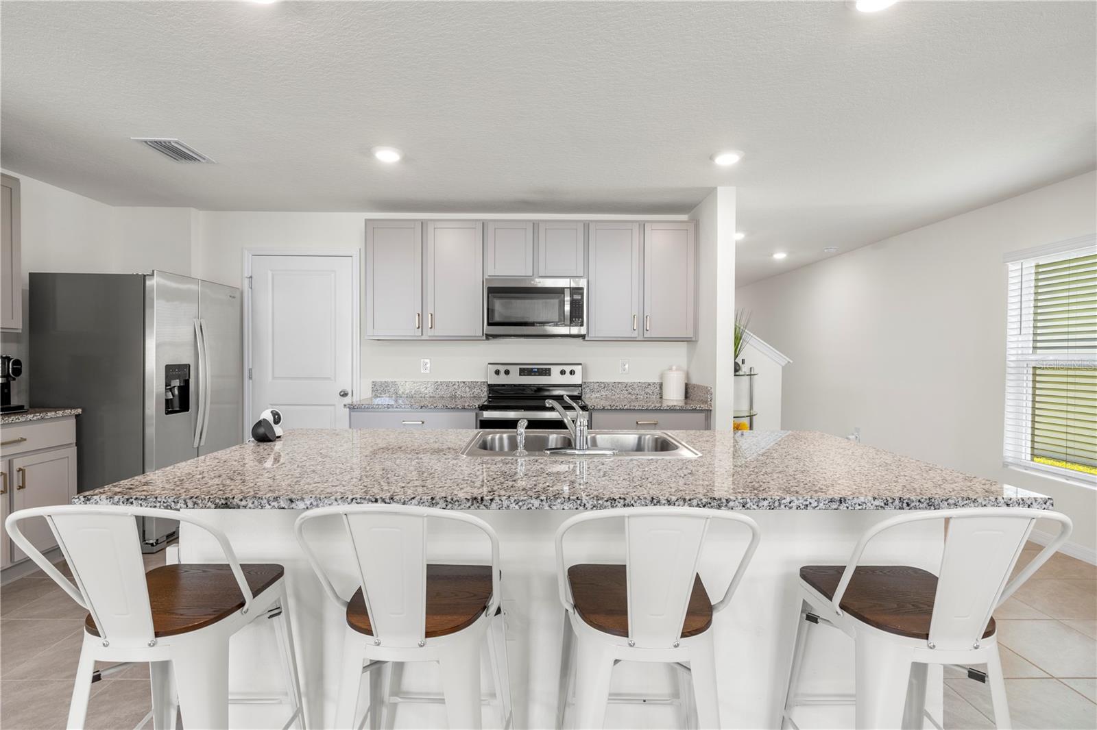 37247 KINGS CROWN DR, ZEPHYRHILLS, FL — photo 8