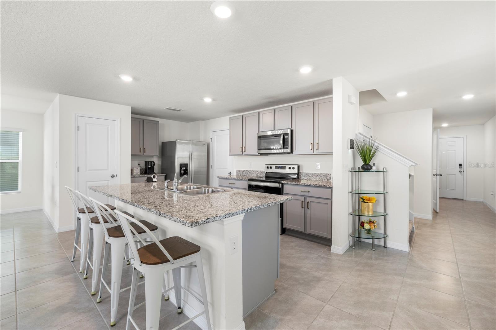 37247 KINGS CROWN DR, ZEPHYRHILLS, FL — photo 9