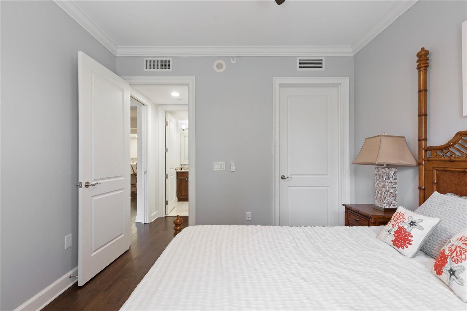 300 BEACH DR NE #302, ST PETERSBURG, FL — photo 21