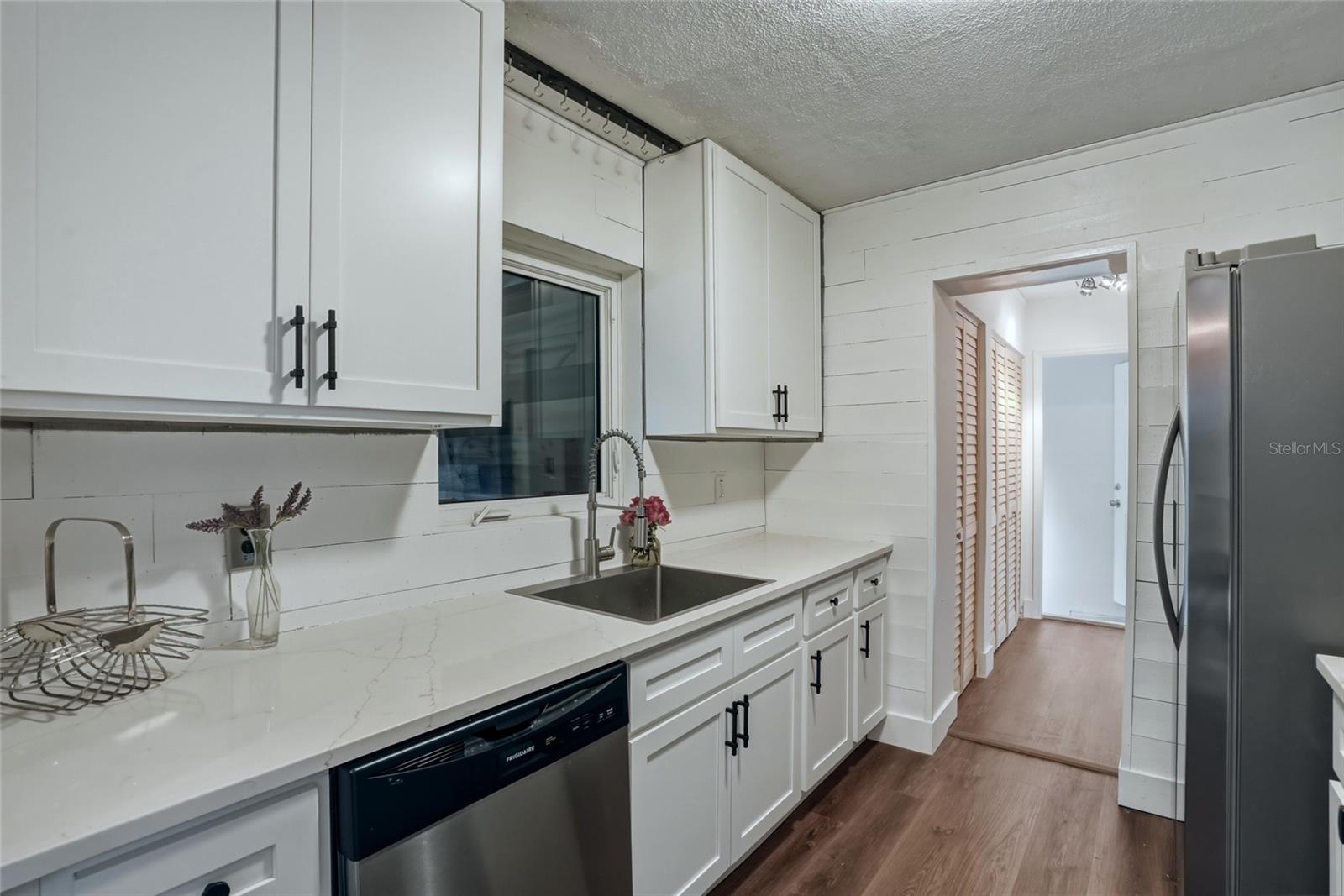 220 45TH AVE S, ST PETERSBURG, FL — photo 9