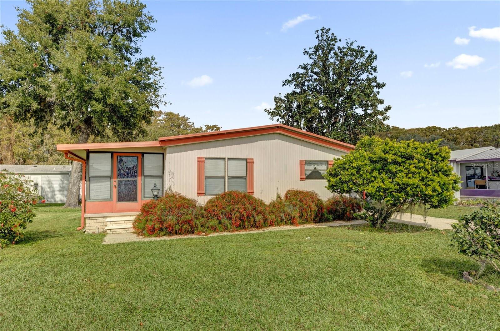 415 S TIMBER TRL, WILDWOOD, FL — photo 2