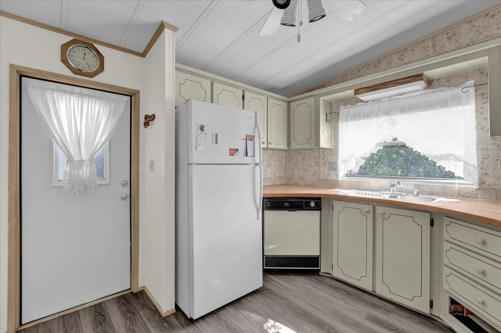 415 S TIMBER TRL, WILDWOOD, FL — photo 7