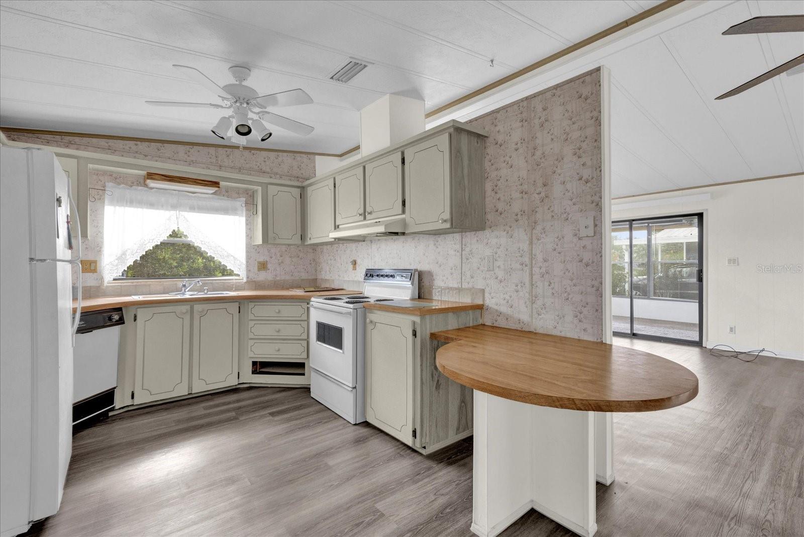 415 S TIMBER TRL, WILDWOOD, FL — photo 11