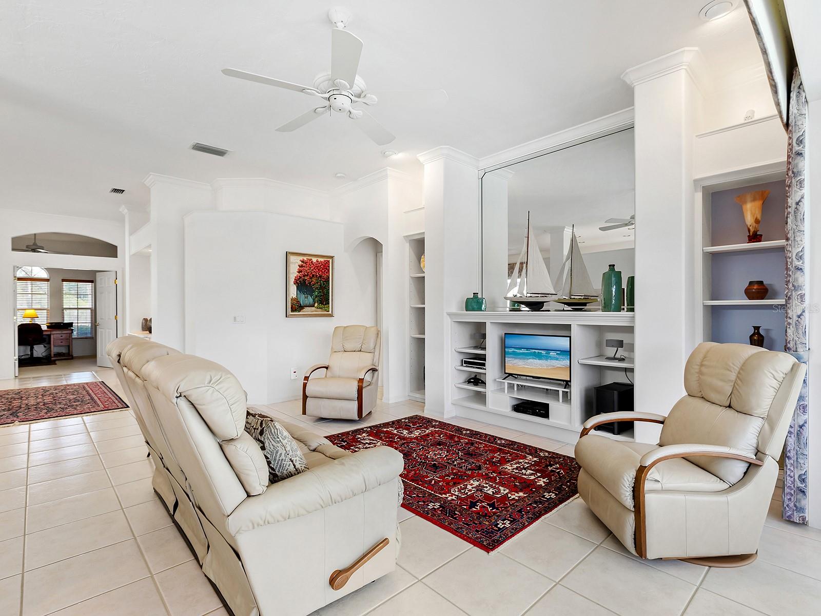 10106 GLENMORE AVE, BRADENTON, FL — photo 16