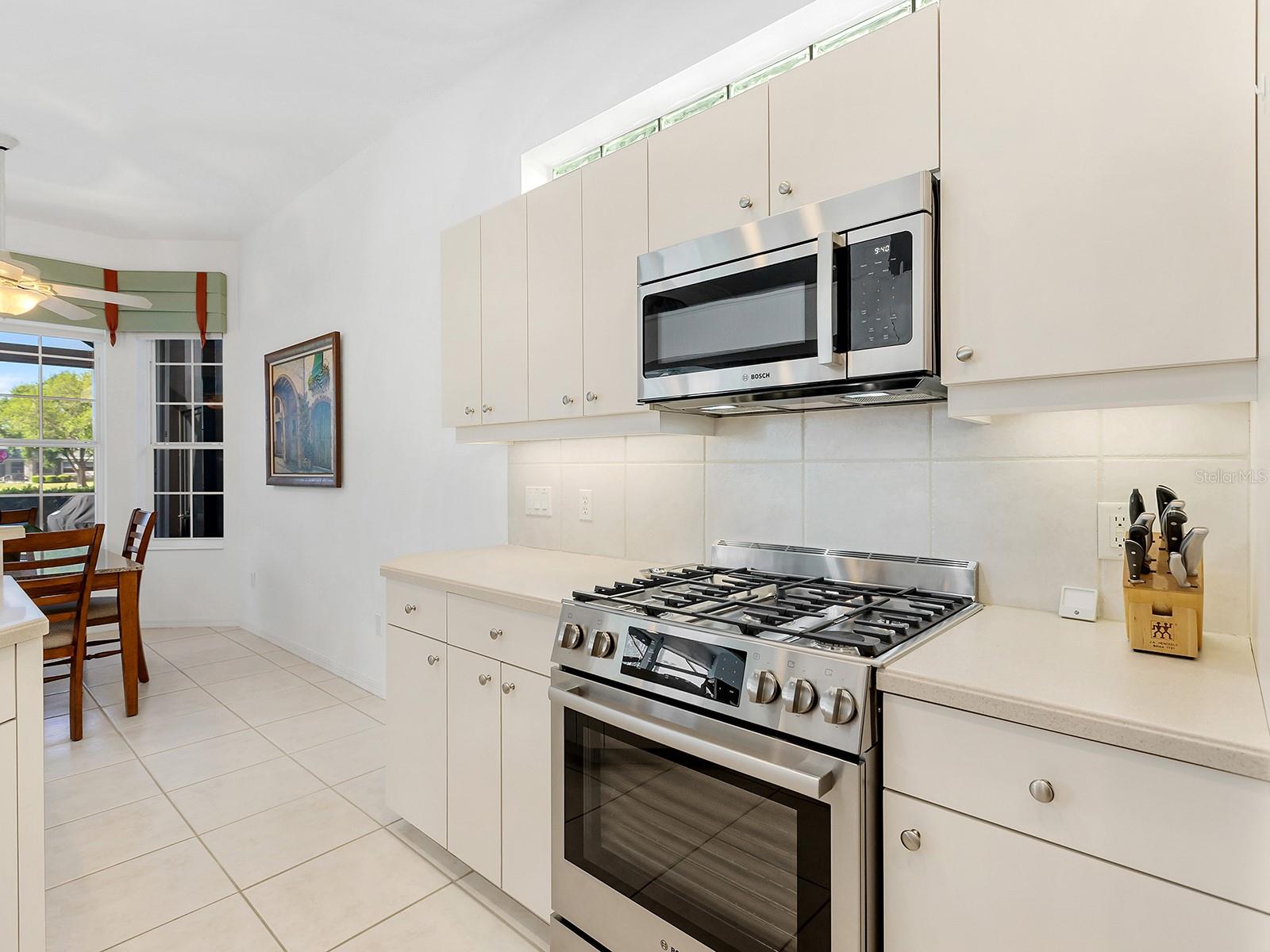 10106 GLENMORE AVE, BRADENTON, FL — photo 20
