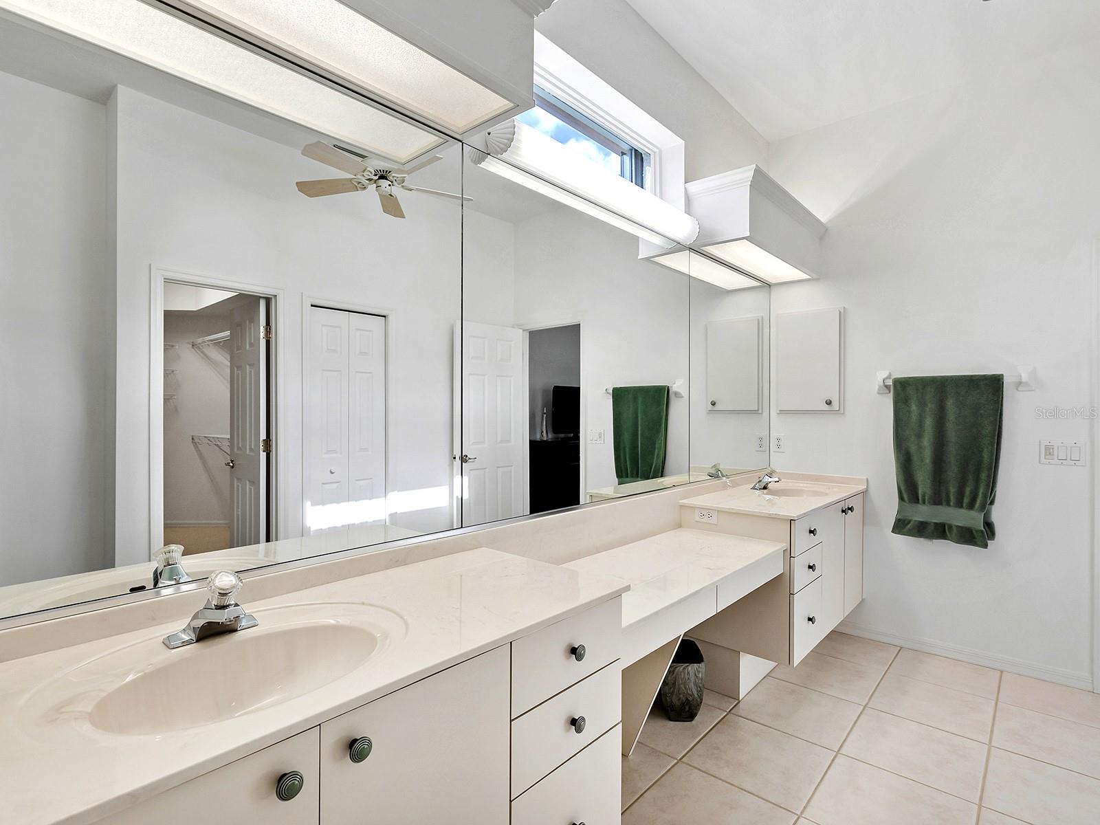10106 GLENMORE AVE, BRADENTON, FL — photo 31