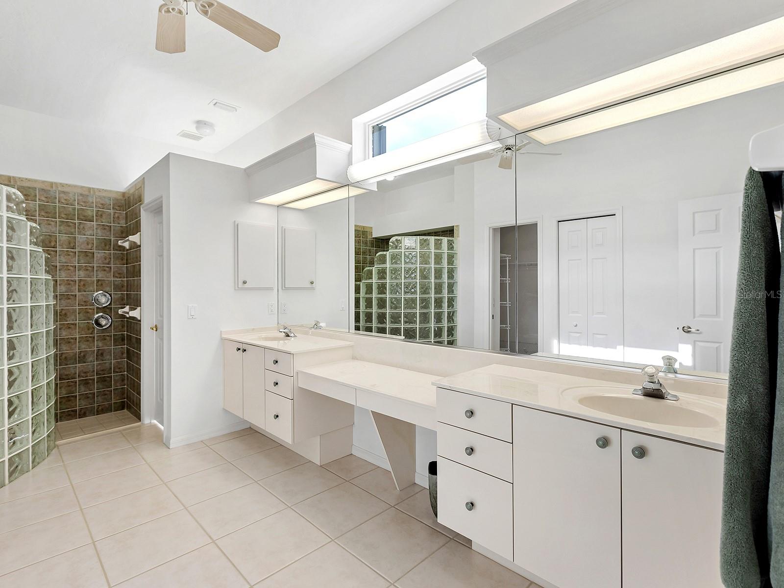 10106 GLENMORE AVE, BRADENTON, FL — photo 32