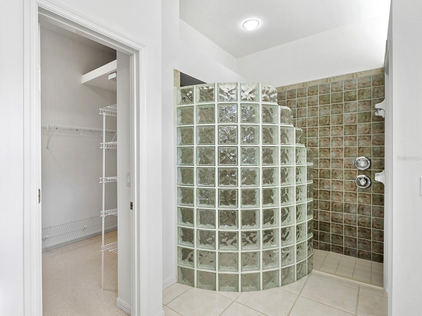 10106 GLENMORE AVE, BRADENTON, FL — photo 33