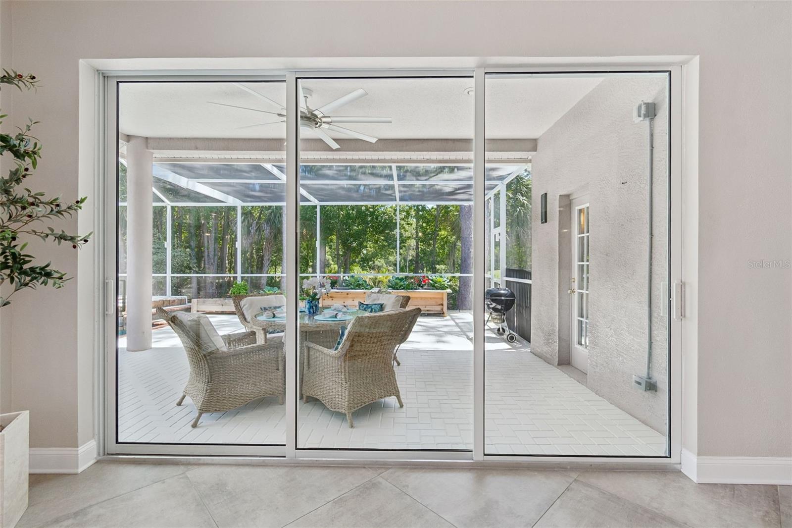 10423 GREENHEDGES DR, TAMPA, FL — photo 40