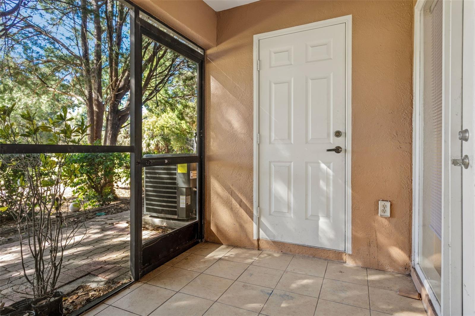 14902 PAR CLUB CIR, TAMPA, FL — photo 22