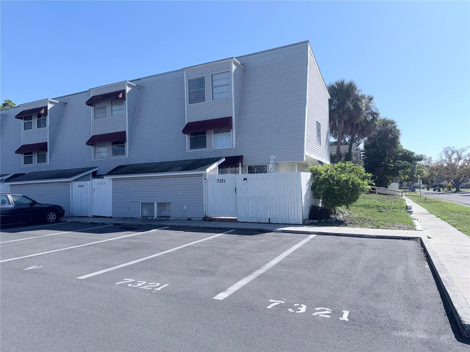 7321 JACKSON SPRINGS RD, TAMPA, FL