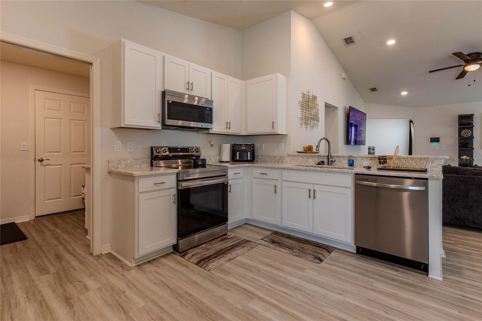 6896 PEBBLEBROOKE WAY, ZEPHYRHILLS, FL — photo 10