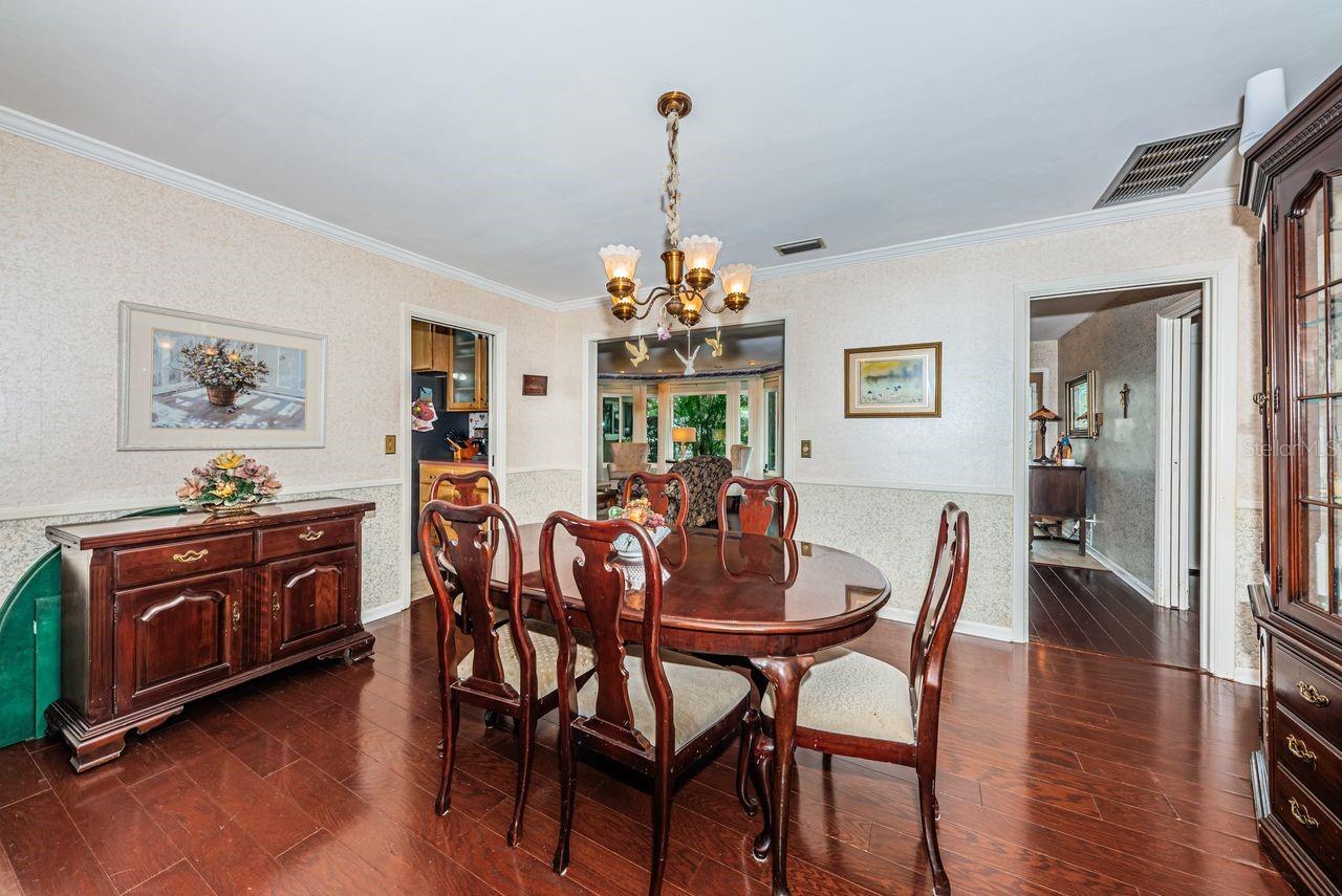 1704 CYPRESS AVE, BELLEAIR, FL — photo 11