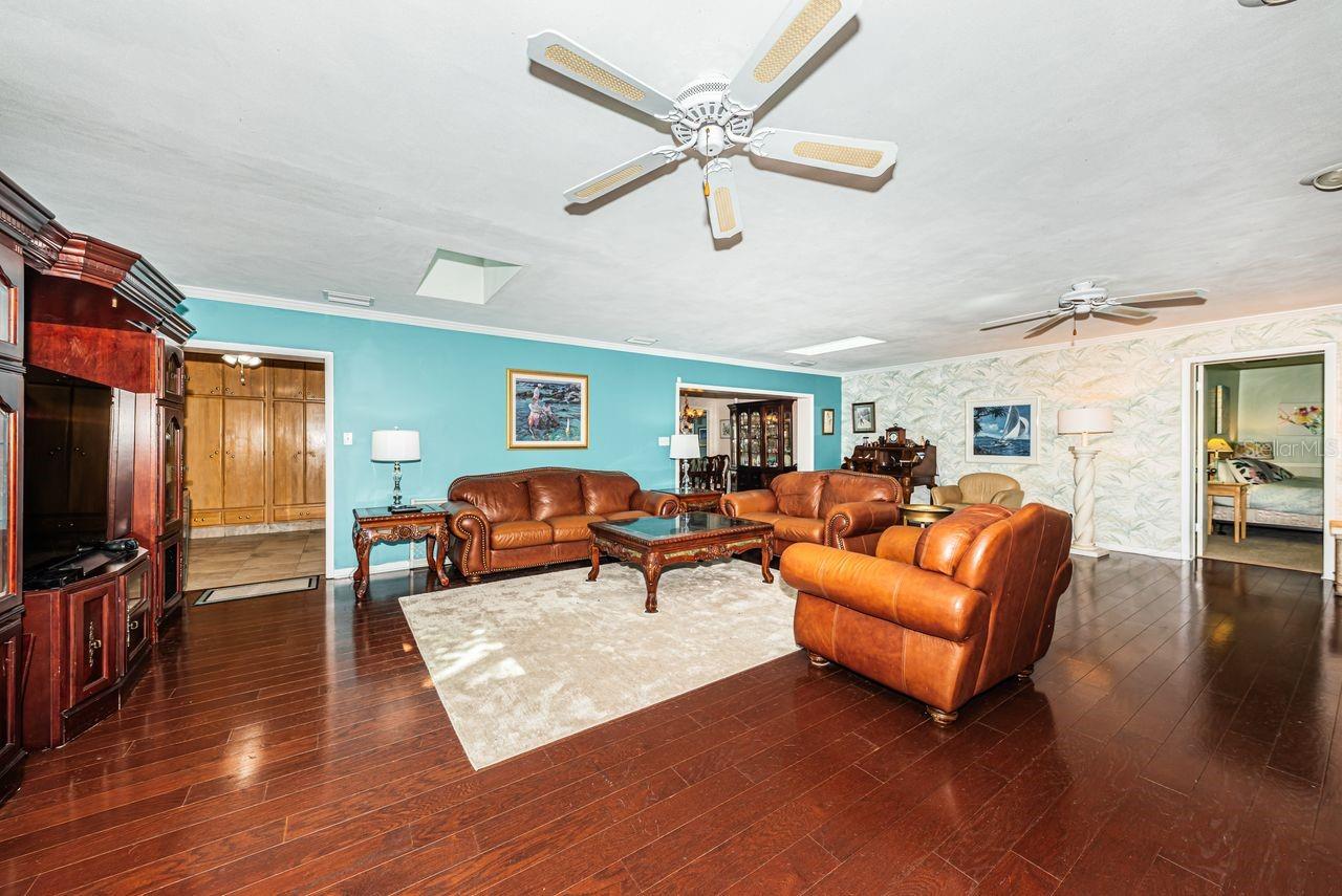 1704 CYPRESS AVE, BELLEAIR, FL — photo 19