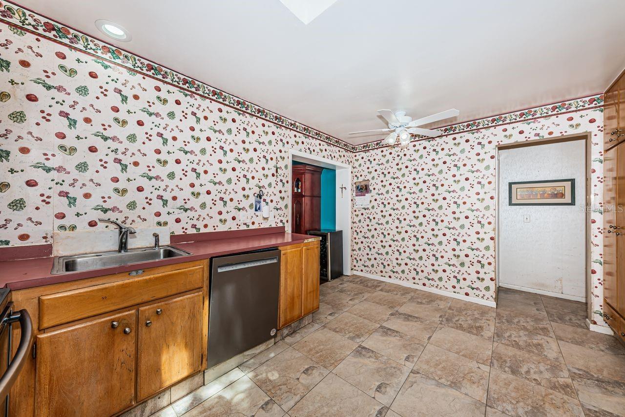 1704 CYPRESS AVE, BELLEAIR, FL — photo 23