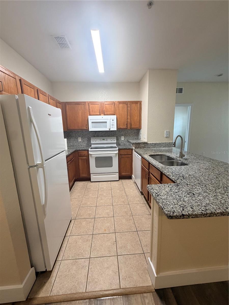 8137 CLAIRE ANN DR #207, ORLANDO, FL — photo 4