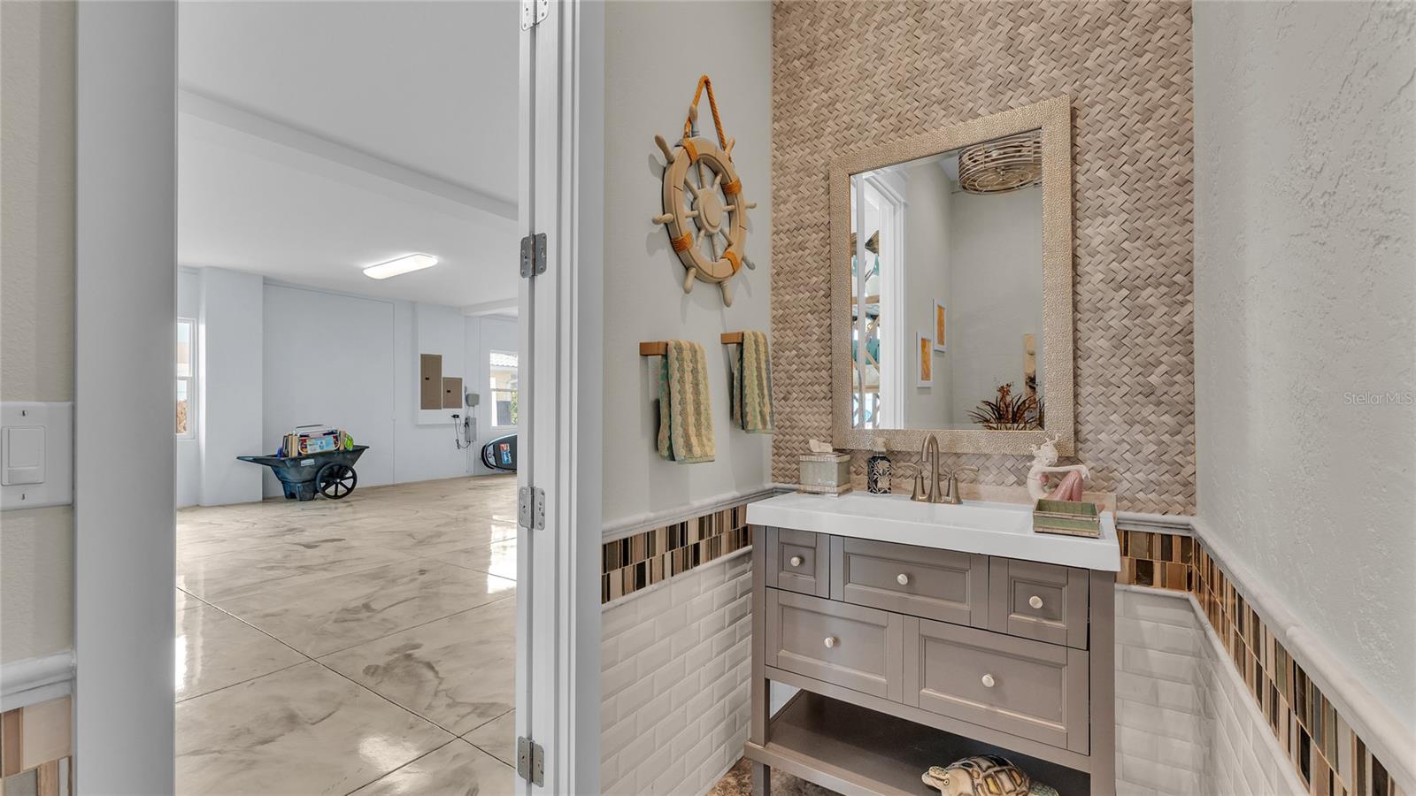 635 KEY ROYALE DR, HOLMES BEACH, FL — photo 37