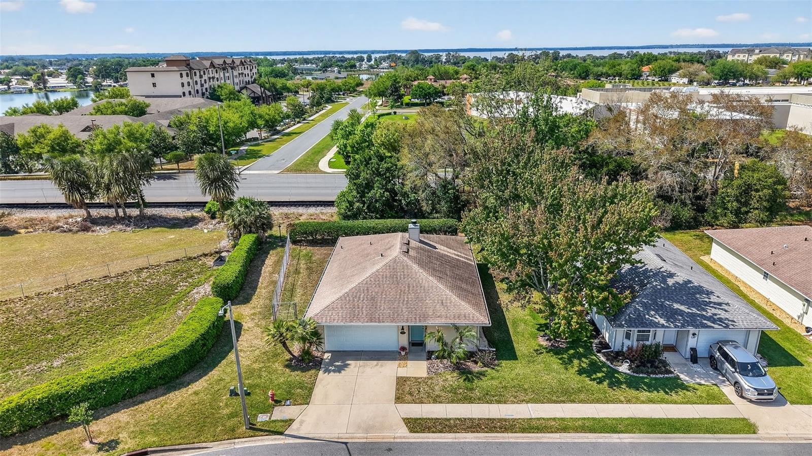 1984 GOLDEN PALM CIR, TAVARES, FL — photo 9