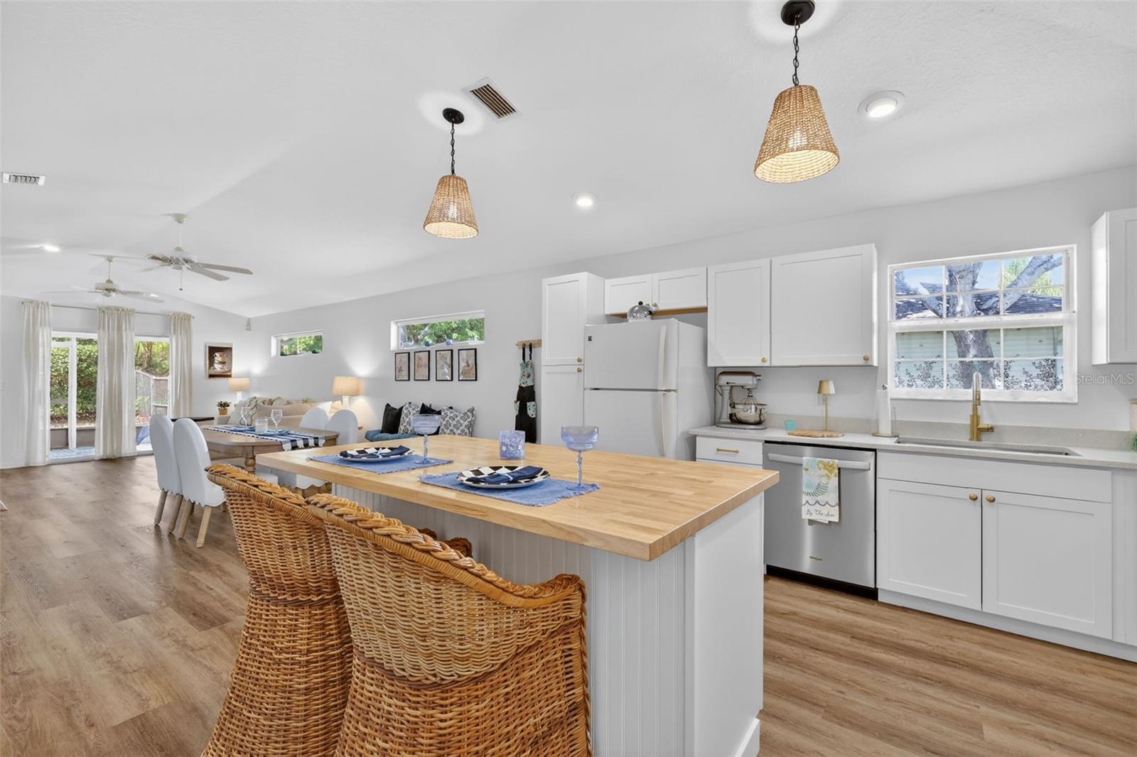 1984 GOLDEN PALM CIR, TAVARES, FL — photo 4