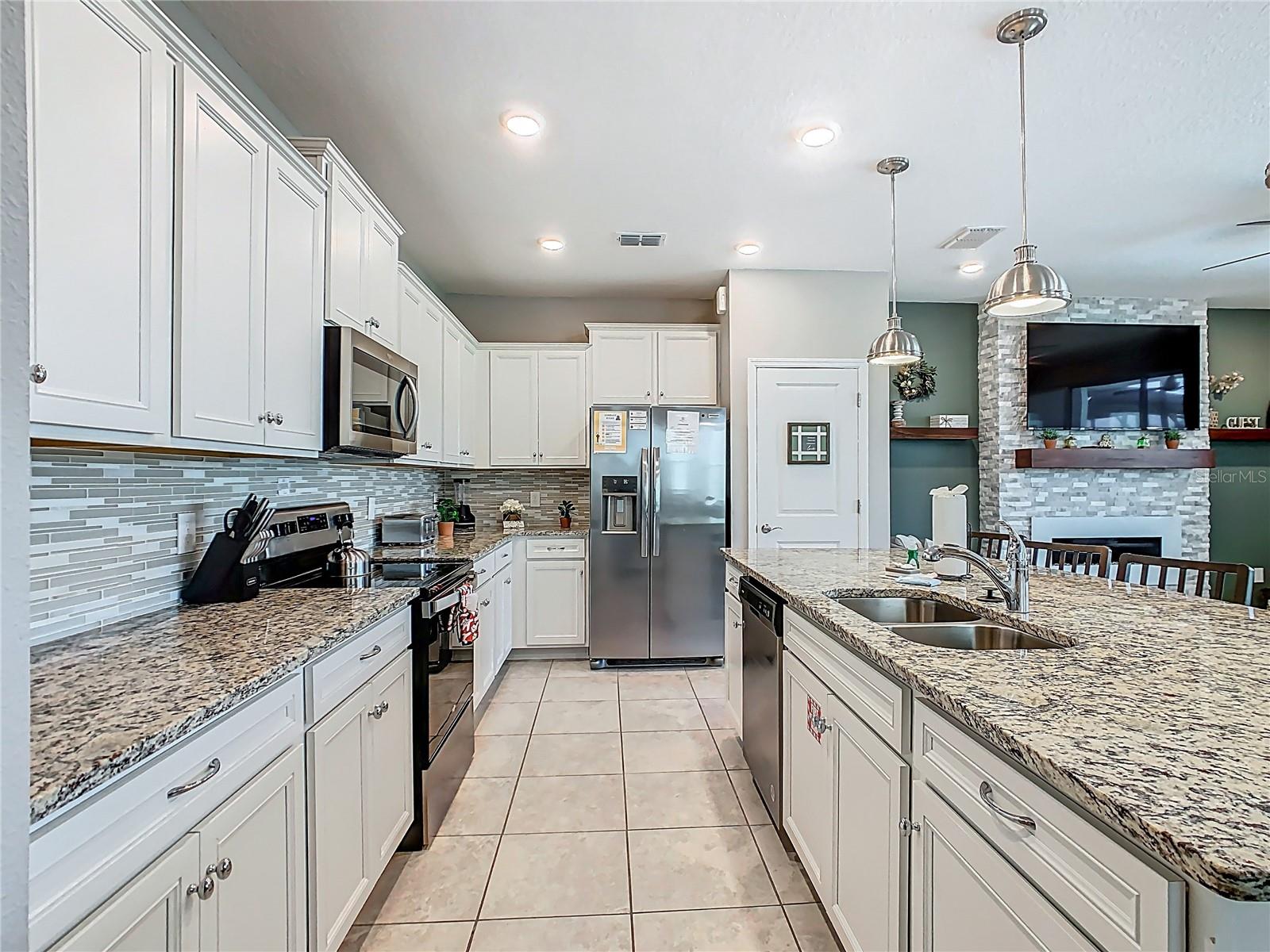 967 PARADISE DR, DAVENPORT, FL — photo 7