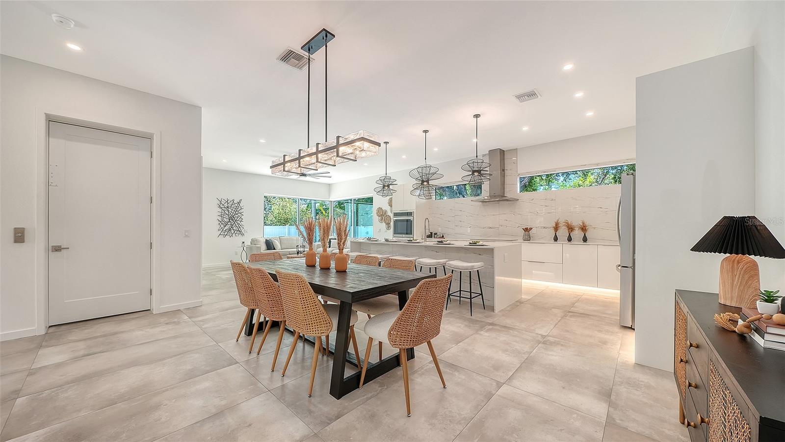2010 HYDE PARK CIR, SARASOTA, FL — photo 11