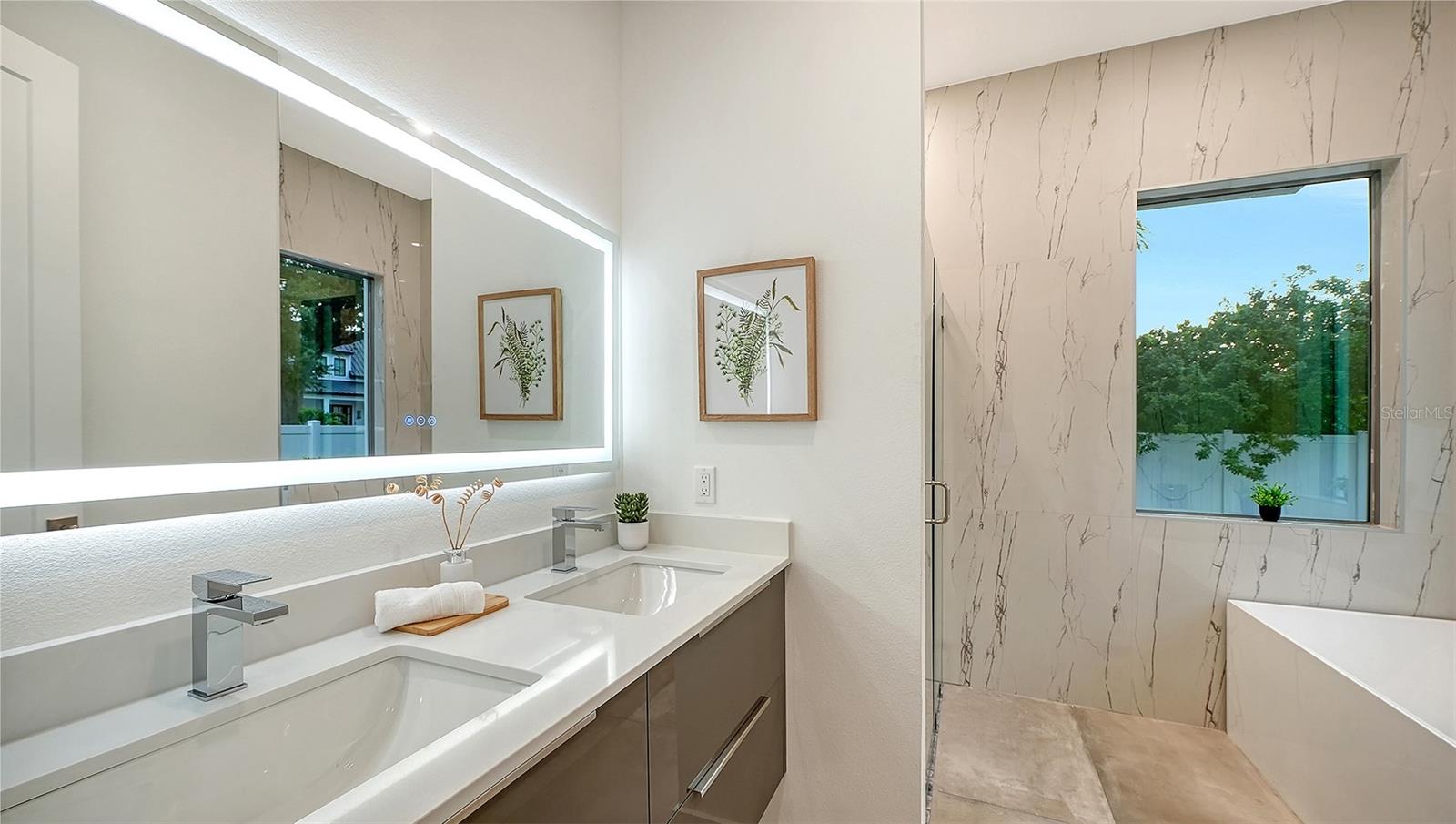2010 HYDE PARK CIR, SARASOTA, FL — photo 23