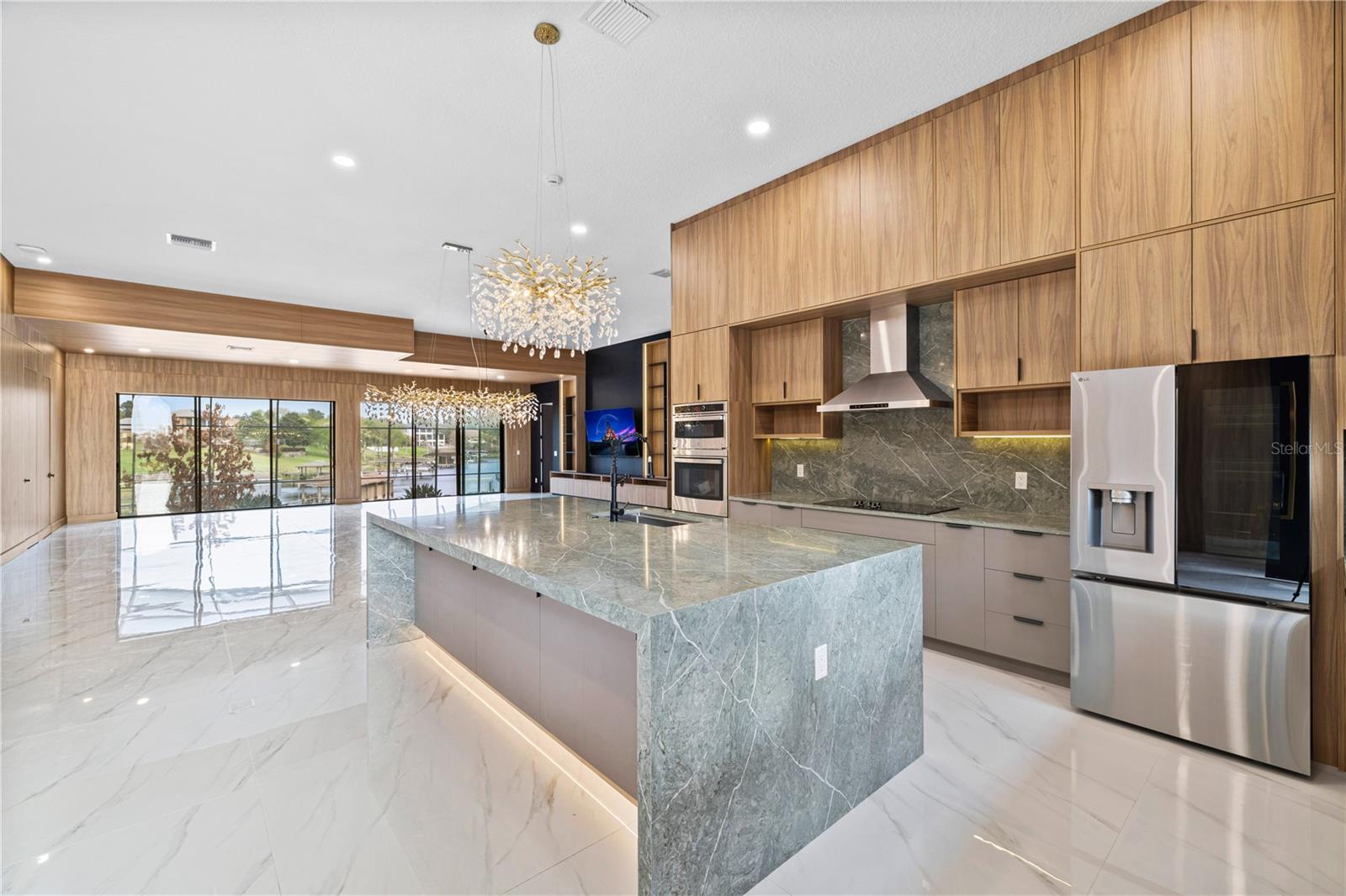 812 JOHNS POINT DR, OAKLAND, FL — photo 17