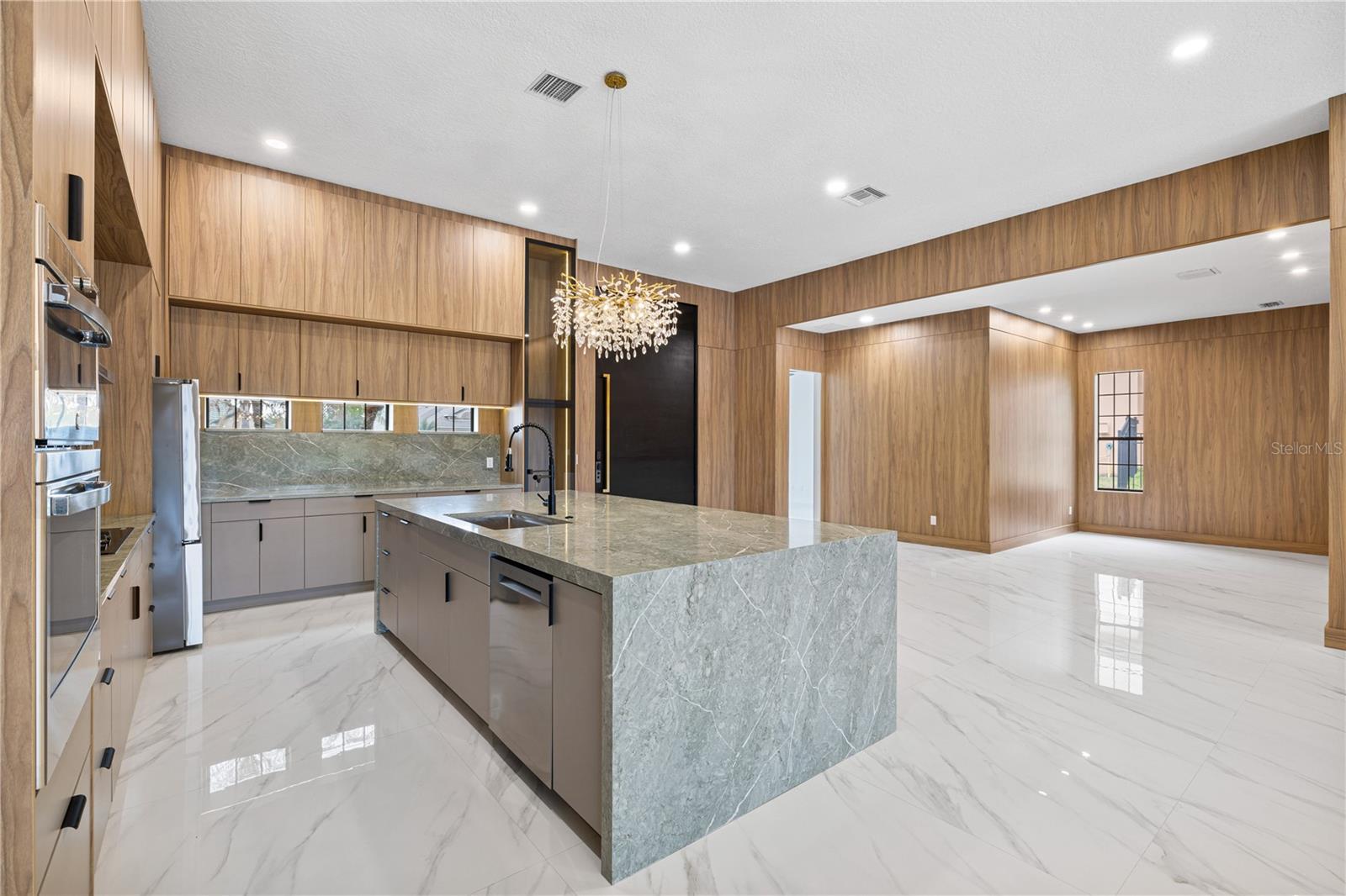 812 JOHNS POINT DR, OAKLAND, FL — photo 25