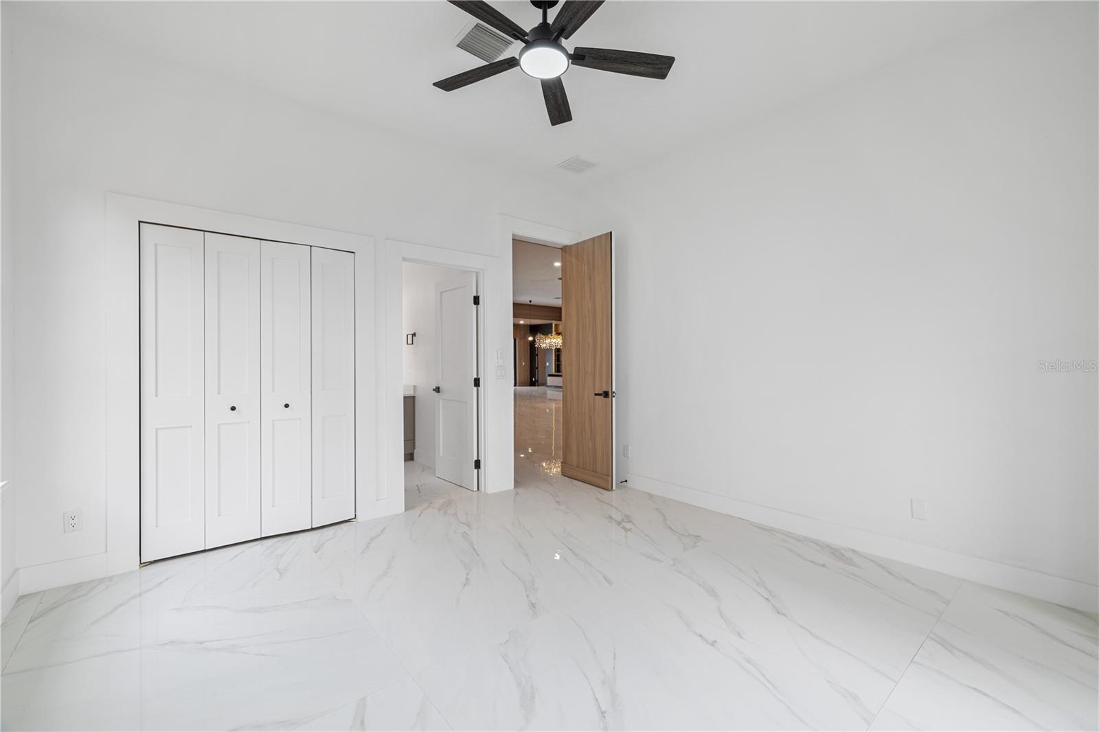 812 JOHNS POINT DR, OAKLAND, FL — photo 31