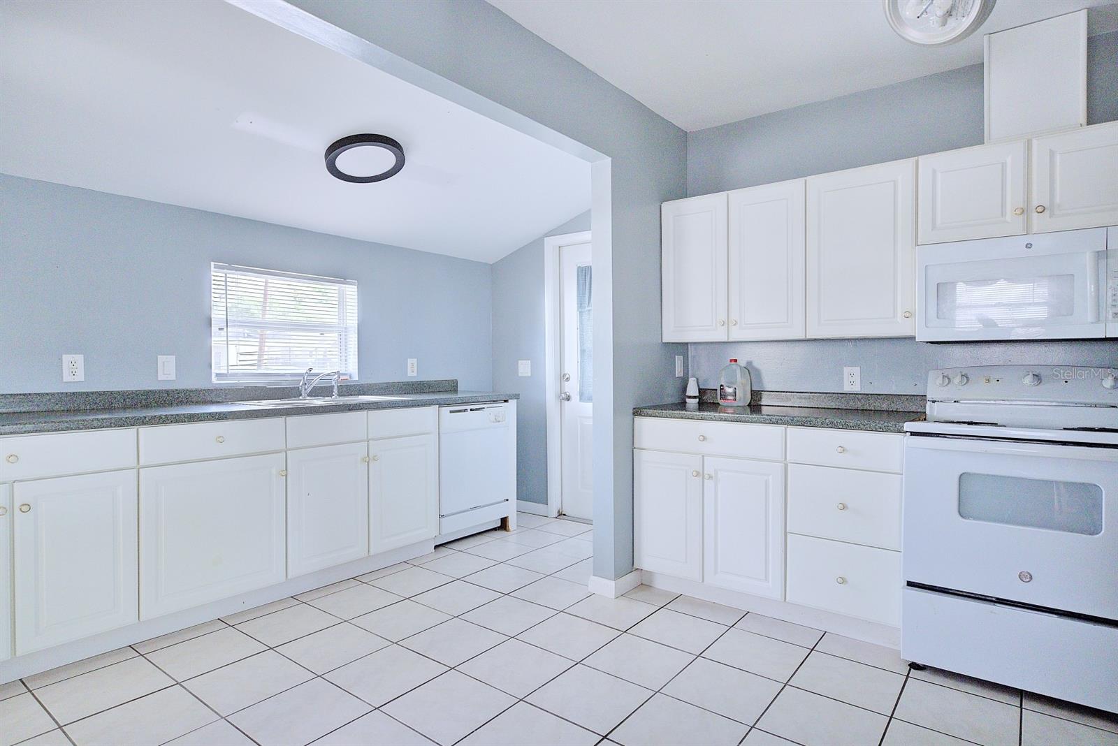 121 BATES AVE SE, WINTER HAVEN, FL — photo 9