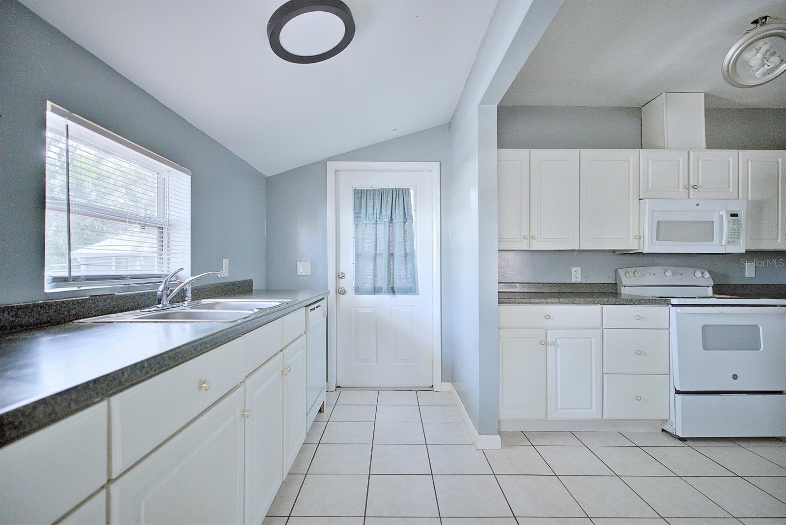 121 BATES AVE SE, WINTER HAVEN, FL — photo 15