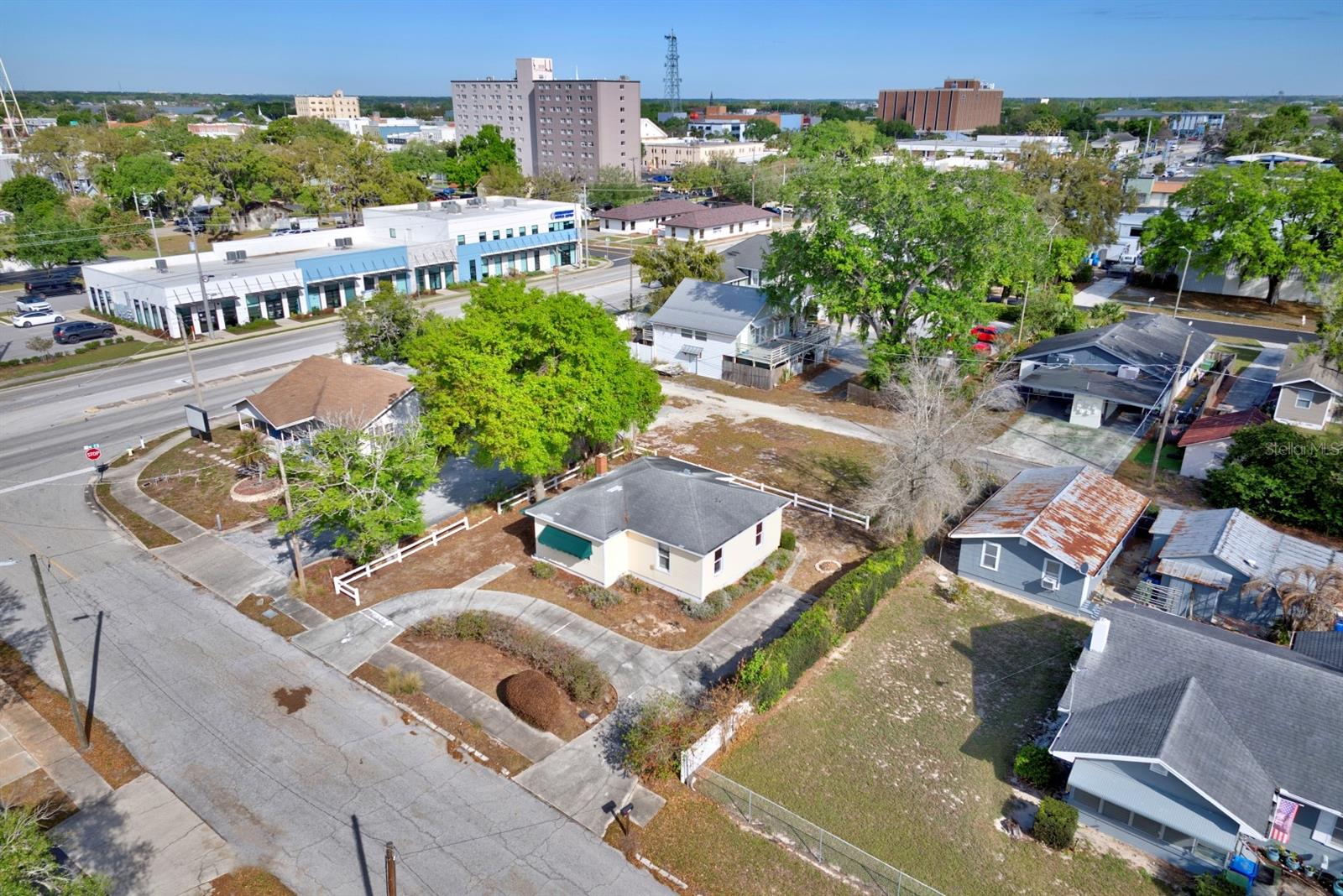 121 BATES AVE SE, WINTER HAVEN, FL — photo 28
