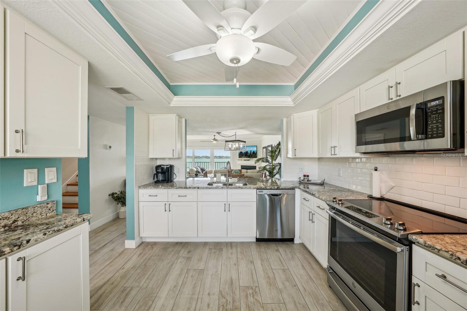 7520 SUNSHINE SKYWAY LN S #T18, ST PETERSBURG, FL — photo 27