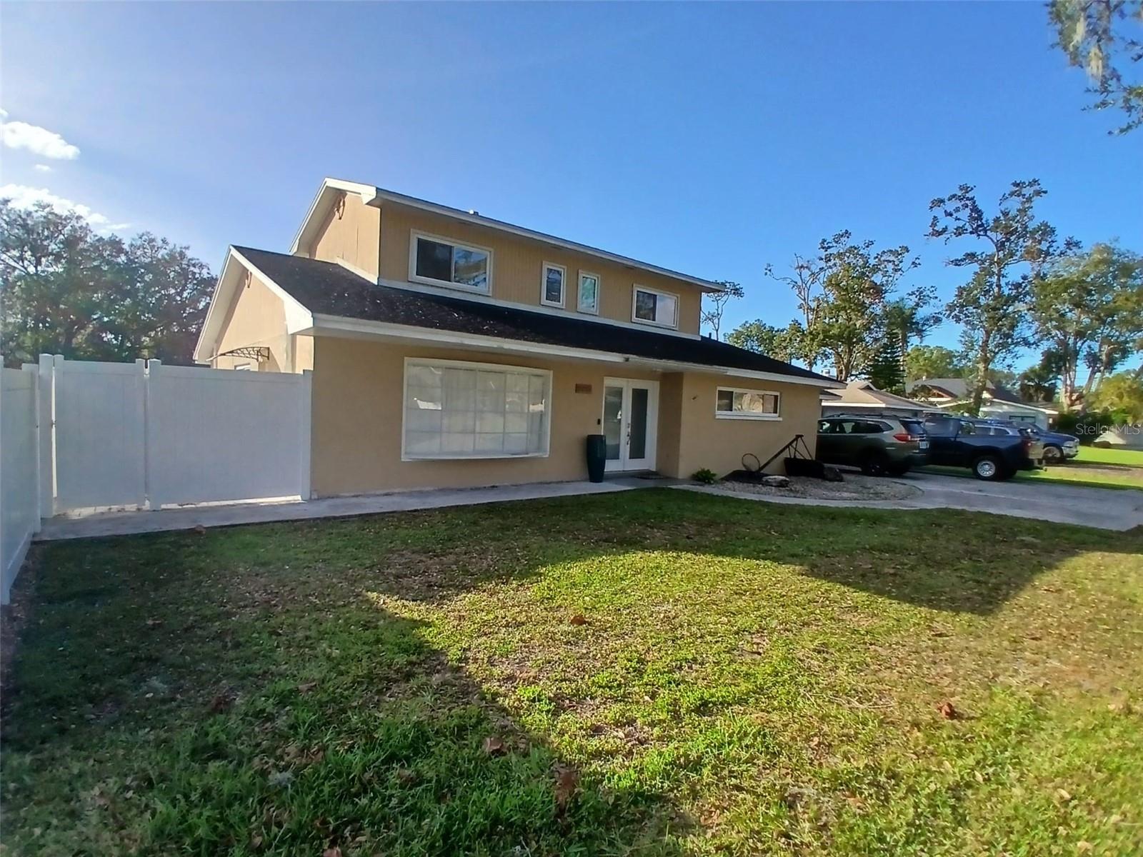 2211 NEW JERSEY RD, LAKELAND, FL — photo 2