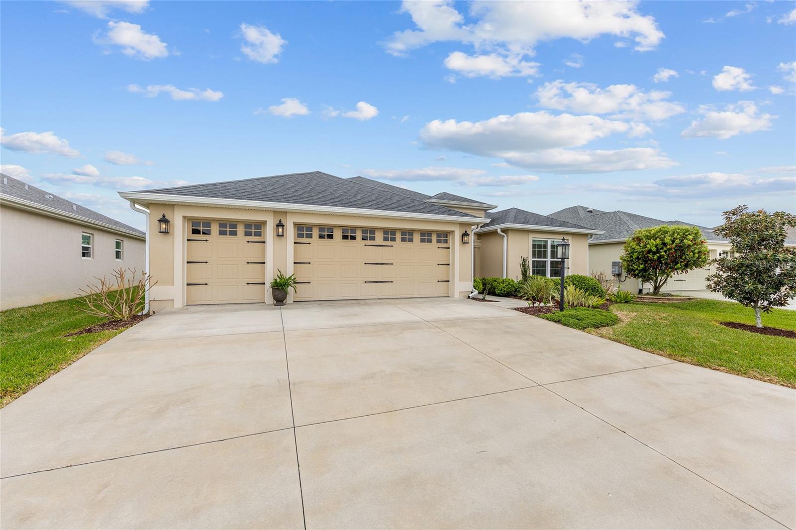 5791 HENRY LOOP, THE VILLAGES, FL — photo 2