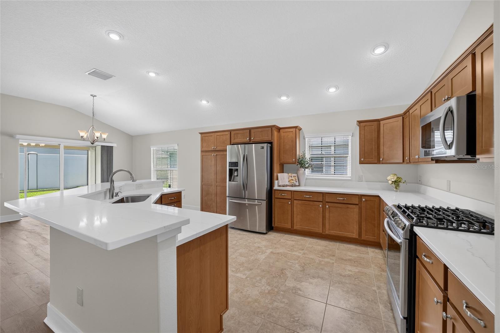 5791 HENRY LOOP, THE VILLAGES, FL — photo 7