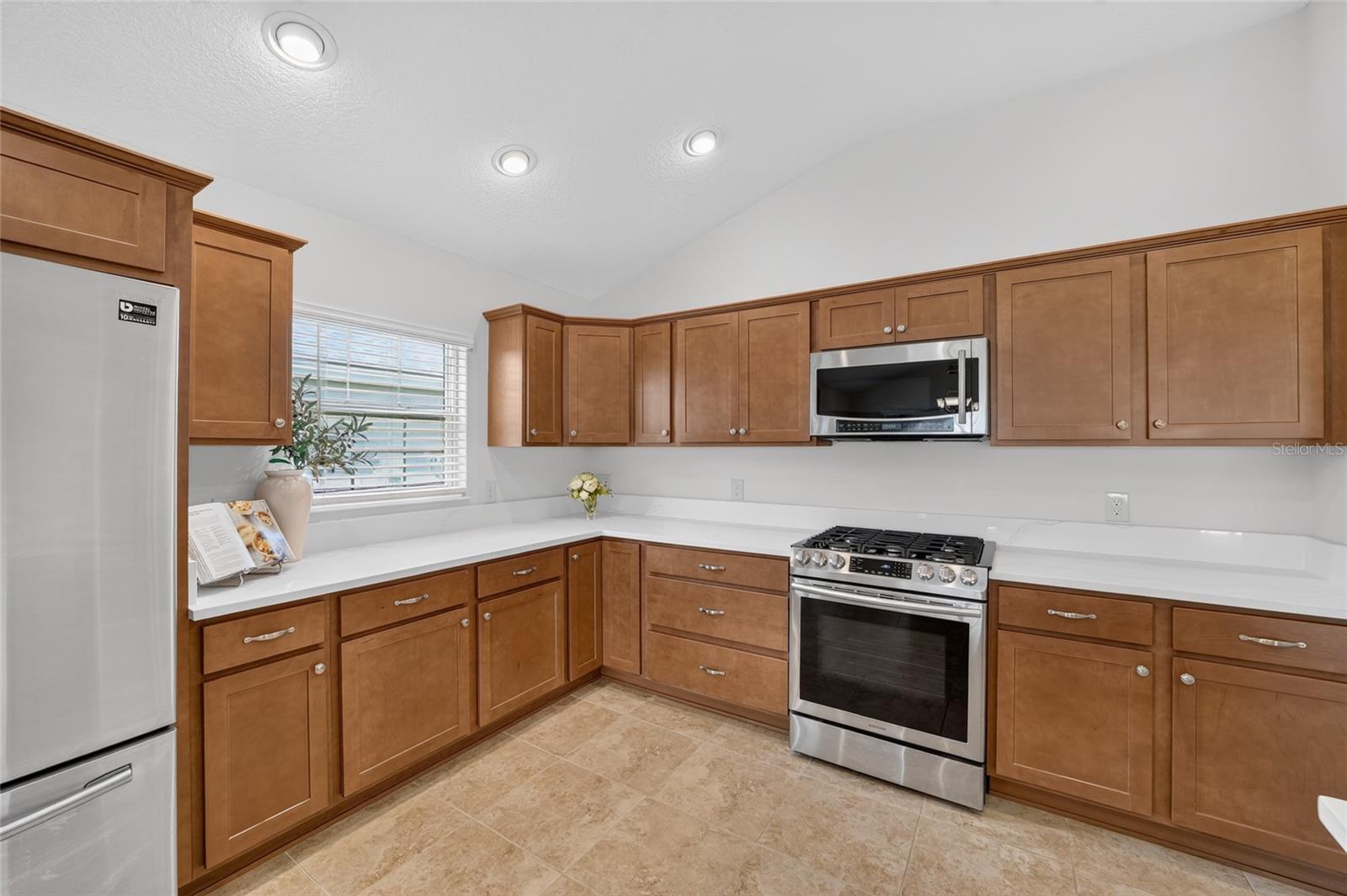5791 HENRY LOOP, THE VILLAGES, FL — photo 8